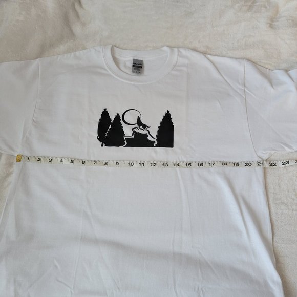 Wolf Howling In Forest Print Crew Neck T-Shirt - Picture 4 of 8